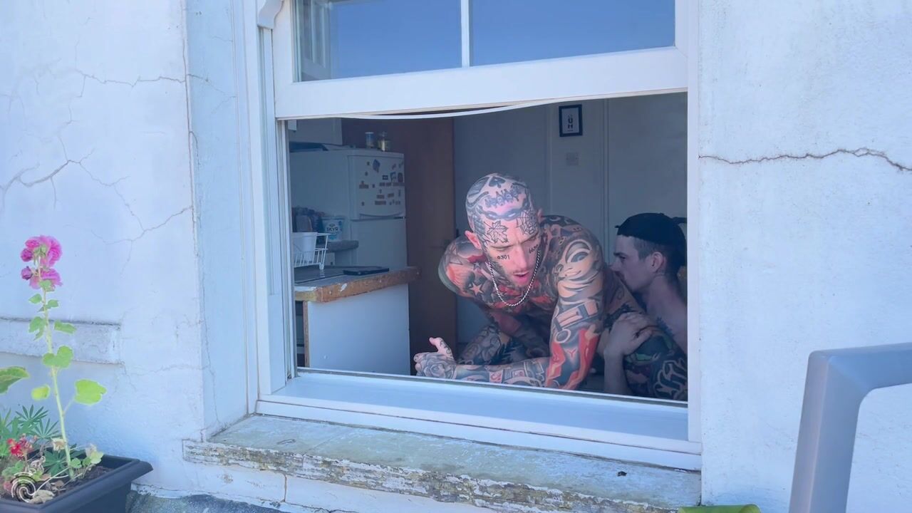 RawFuckClub - Hoping the neighbours get distracted by my mates tattoos while i eat his hole - free gay porn